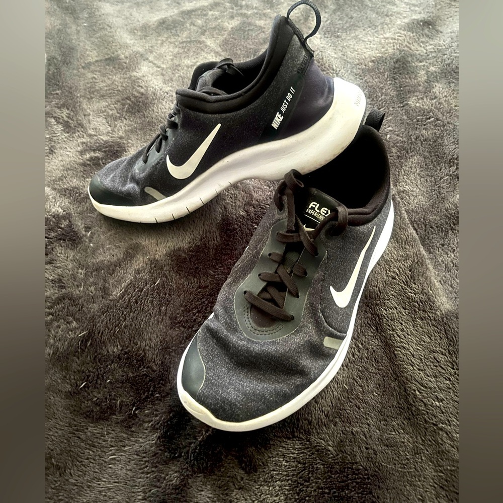 Nike Experience 8 running shoe